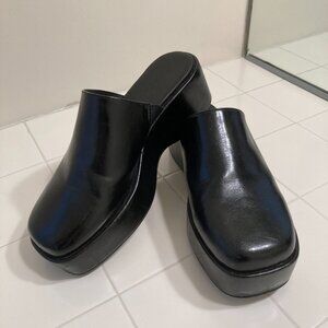 Lisa Says Gah black Mules